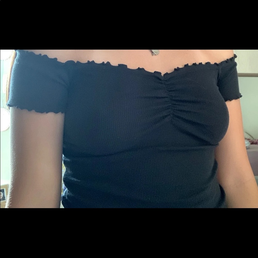 Hollister top